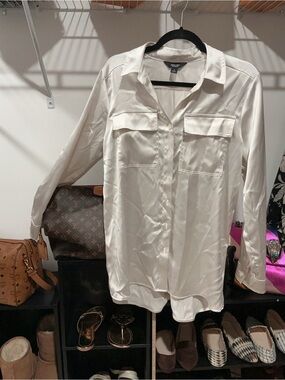 Simply Vera Vera Wang Cream Satin Button-Up Shirt with Chest Pockets